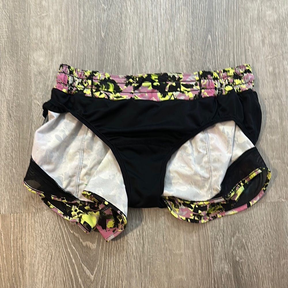 Lululemon Hotty Hot Sz 8 Women's Multicolor Athletic Workout Gym Run Yoga Shorts - Picture 9 of 12